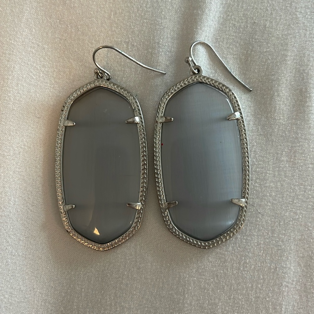Kendra Scott Elle Gold Drop Earrings in Gray